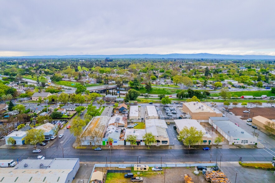 More Photos Of 413 7th St, Modesto Storefront For Sale