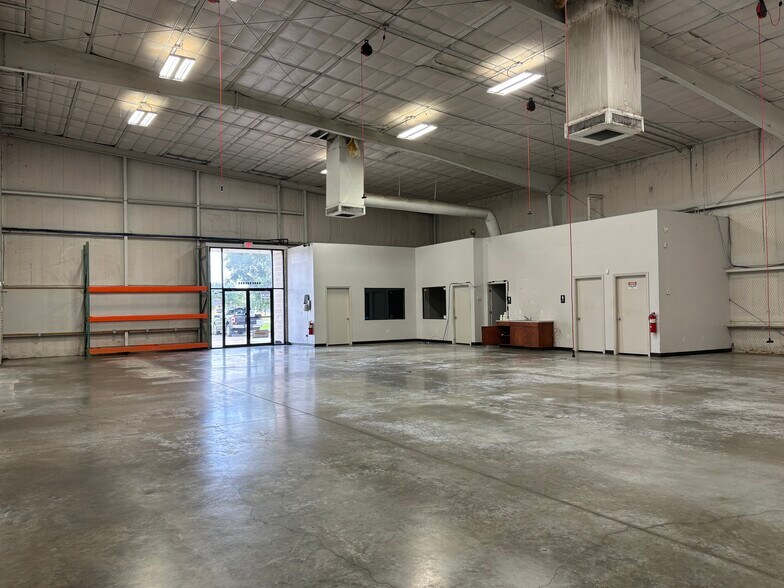 More Photos Of 3222 Manvel Rd, Pearland Warehouse For Lease