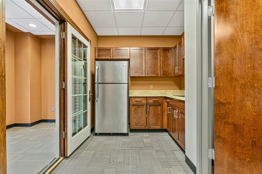 More Photos Of 728 College St, Bowling Green Office For Sale