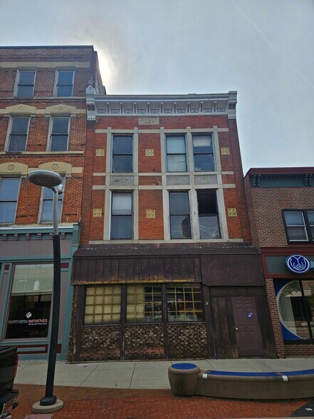 More Photos Of 34 Michigan Ave E, Battle Creek Storefront Retail Residential For Sale