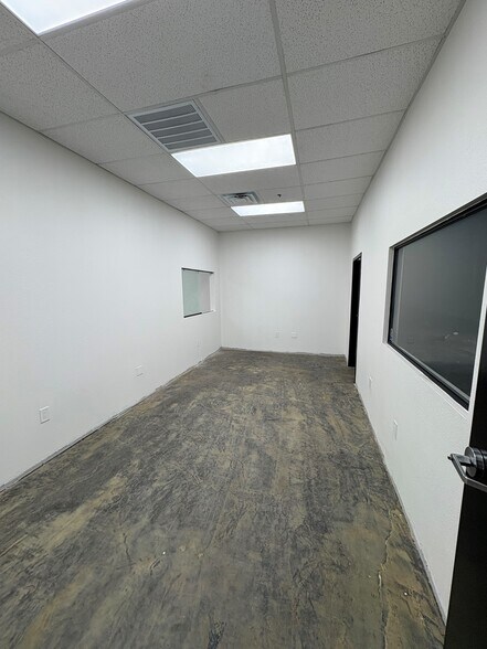 More Photos Of 530 E Pamalyn Ave, Las Vegas Unknown For Lease