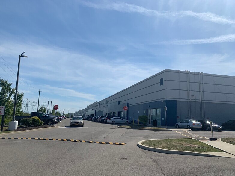More Photos Of 2839 Broadway St, Cheektowaga Warehouse For Lease