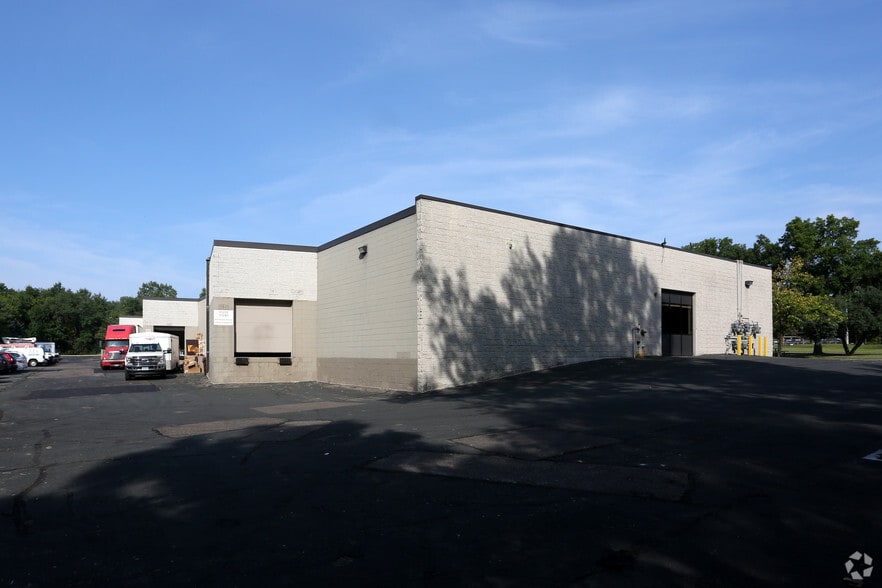 More Photos Of 15225-15305 Minnetonka Blvd, Minnetonka Warehouse For Lease