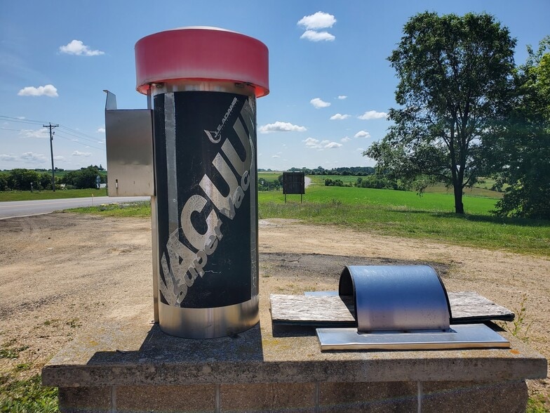 More Photos Of 243 Spring St, Highland Carwash For Lease