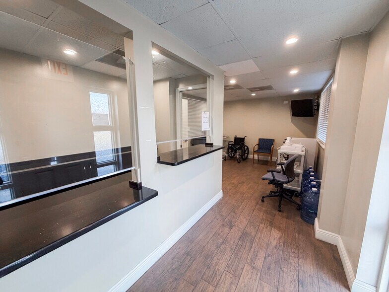 More Photos Of 7550 N Dale Mabry Hwy, Tampa Medical For Sale