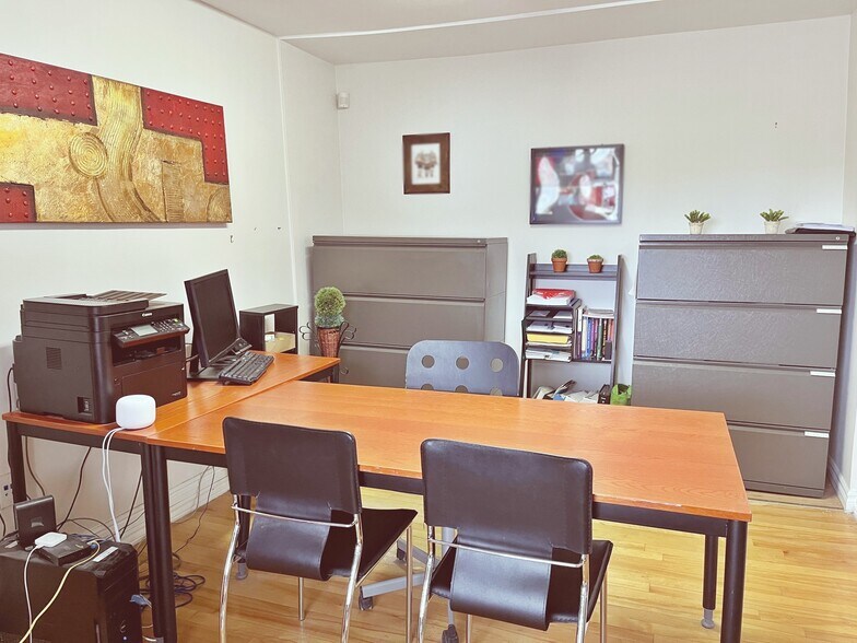 More Photos Of 2282 Boul Des Laurentides, Laval Office For Sale