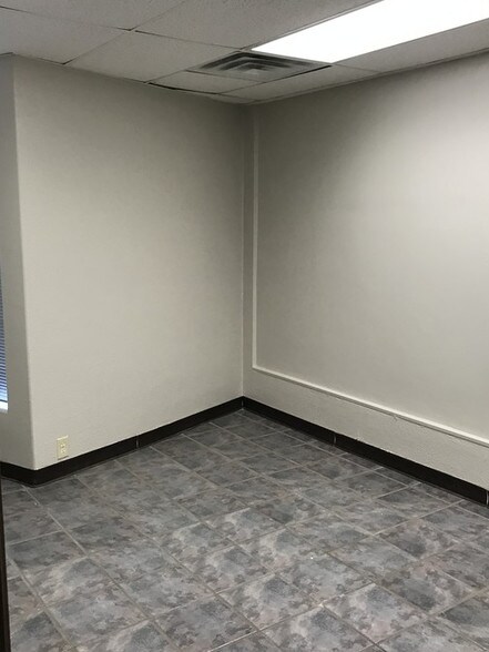 More Photos Of 901 N Virginia Ave, Oklahoma City Manufacturing For Lease