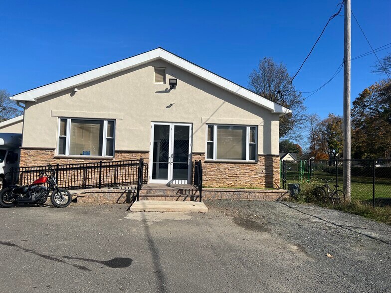 More Photos Of 77 Throckmorton St, Freehold Warehouse For Lease
