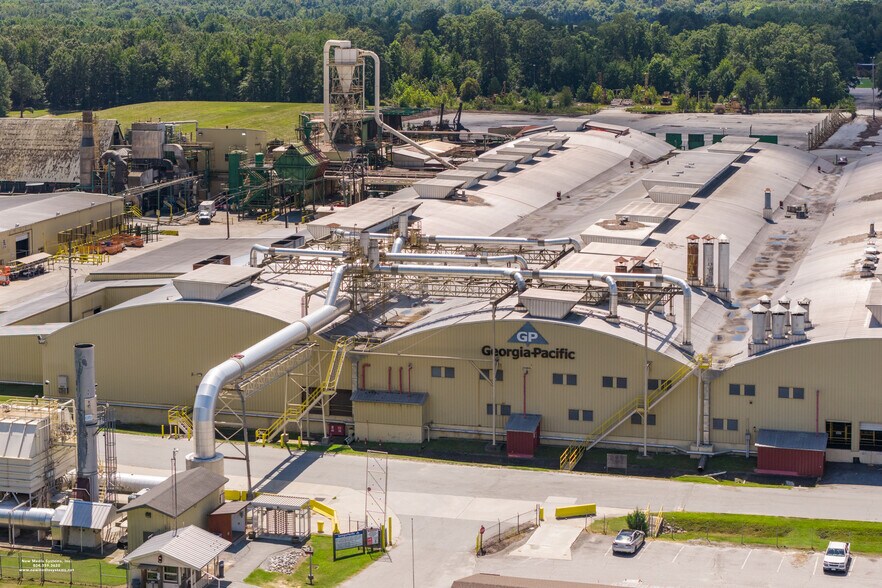 More Photos Of 634 Davis St, Emporia Manufacturing For Lease