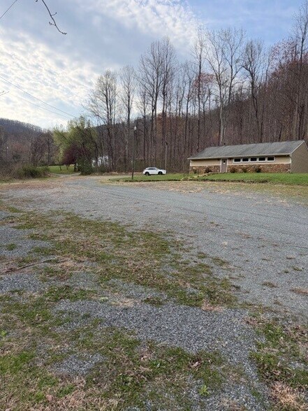 More Photos Of 426 Eades Ln, Lovingston Specialty For Sale