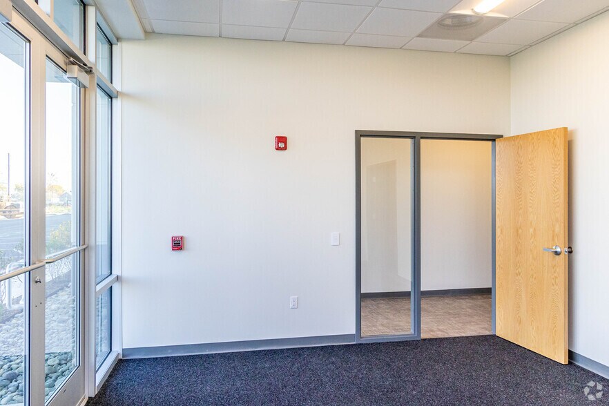 More Photos Of 925 Newark Ave, Elizabeth Unknown For Lease