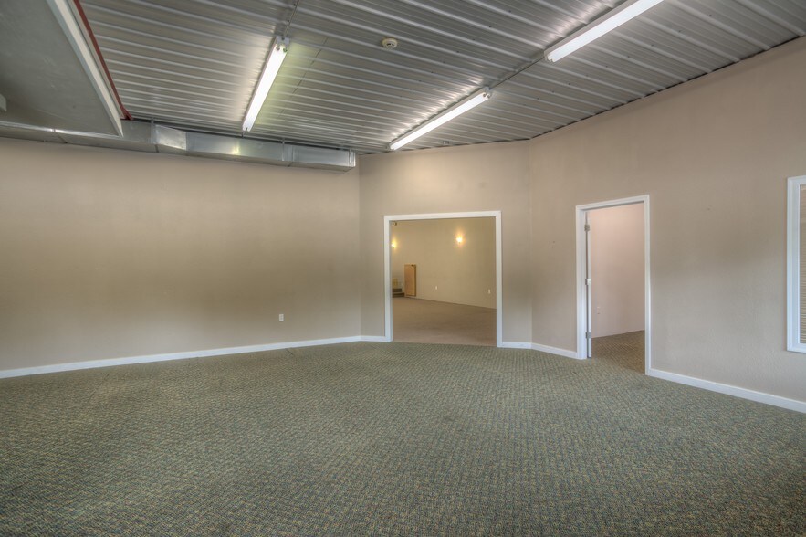 More Photos Of 650 Old South 5, Camdenton Storefront Retail Residential For Sale