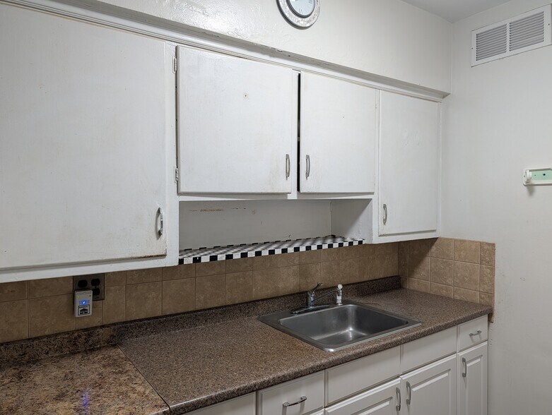 More Photos Of 207-11 Hillside Ave, Jamaica Storefront Retail Residential For Sale