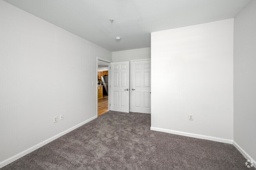 More Photos Of 130 Rollins Ave, Rockville Apartments For Lease