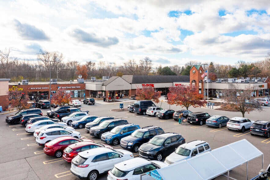 More Photos Of 30949-30997 5 Mile Rd, Livonia Storefront For Lease