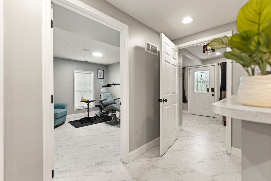 More Photos Of 4418 Main St, Clay City Flex For Sale