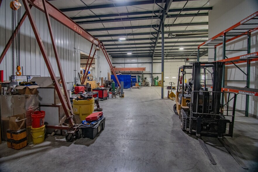 More Photos Of 371 Transpoint Dr, Dupo Warehouse For Lease