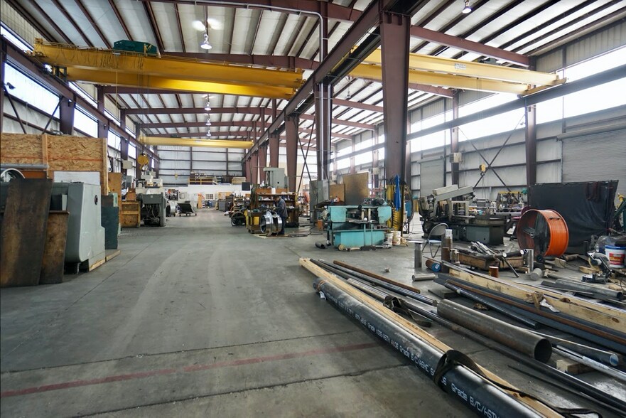 More Photos Of 6935 Brittmoore Rd, Houston Warehouse For Lease