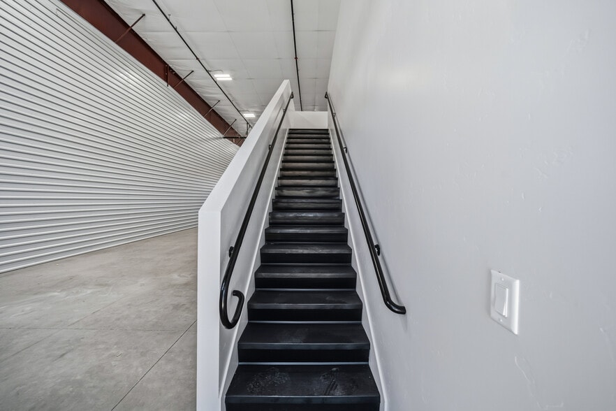 More Photos Of 2995 Kiowa Blvd N, Lake Havasu City Warehouse For Lease