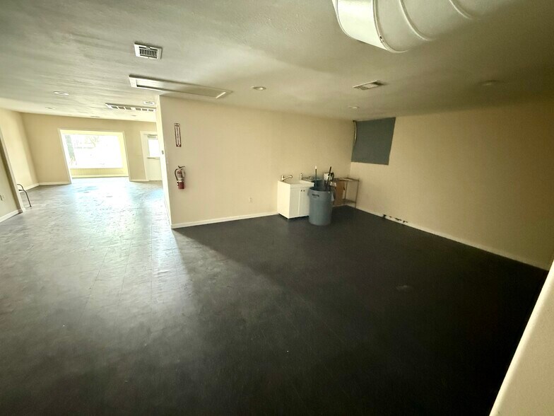 More Photos Of 4612 Burnet Rd, Austin Freestanding For Sale