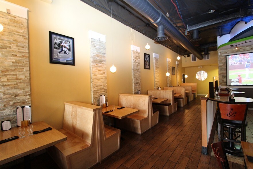 More Photos Of 7707-7711 SE 27th St, Mercer Island General Retail For Lease