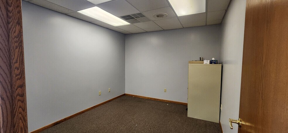 More Photos Of 935 Horicon St, Mayville Freestanding For Lease