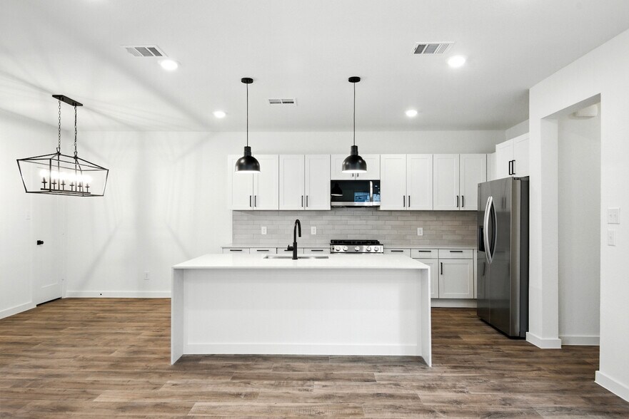 More Photos Of 1805 N Peach Creek Dr, Dayton Apartments For Sale