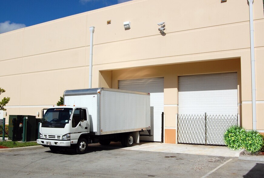 More Photos Of 601 N Congress Ave, Delray Beach Showroom For Lease