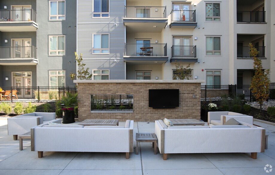 More Photos Of 8045 Metcalf Ave, Overland Park Apartments For Lease