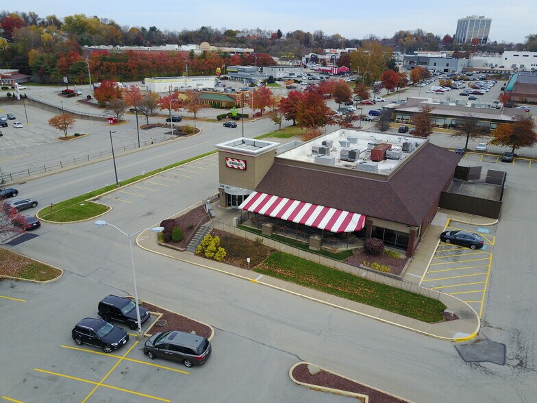 Primary Photo Of 240 Mall Blvd, Monroeville Restaurant For Lease