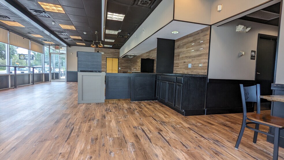 More Photos Of 744 Boston Post Rd, Old Saybrook General Retail For Sale