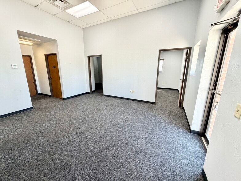 More Photos Of 5116 NW 3rd St, Oklahoma City Warehouse For Lease