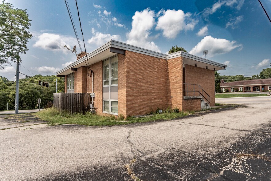 More Photos Of 1250 Franklin Ave, Brookville Office For Sale
