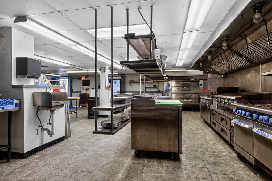 More Photos Of 1 Angell Rd, Narragansett Storefront Retail Residential For Sale