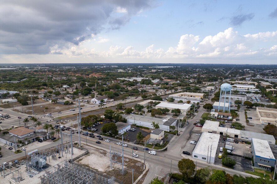 More Photos Of 55 SW 10th St, Deerfield Beach Service For Sale