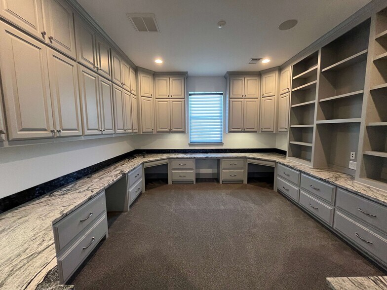 More Photos Of 1715 Northpark Dr, Kingwood Storefront For Lease