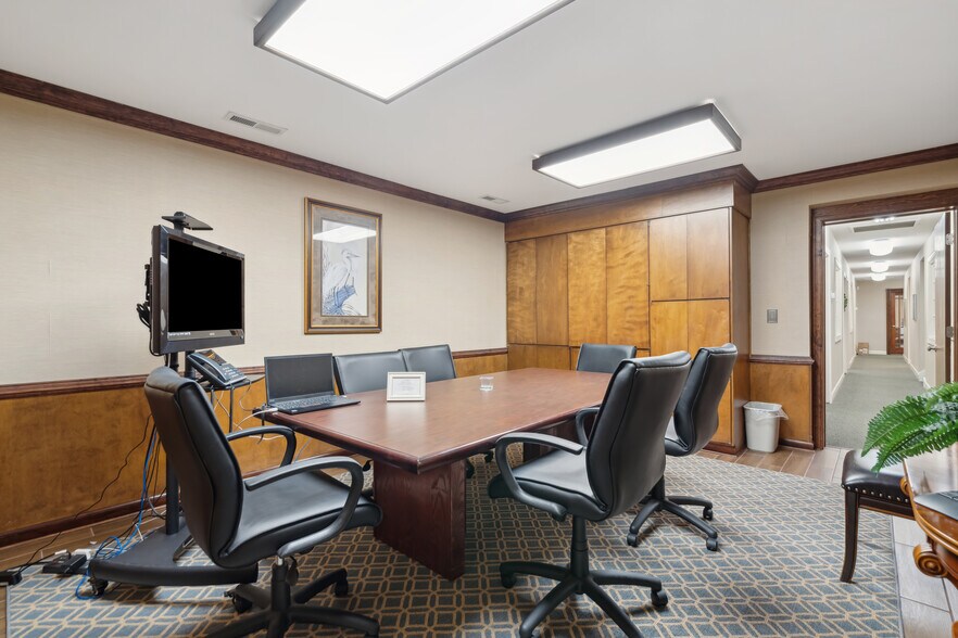 More Photos Of 15 Gamecock Ave, Charleston Office For Sale