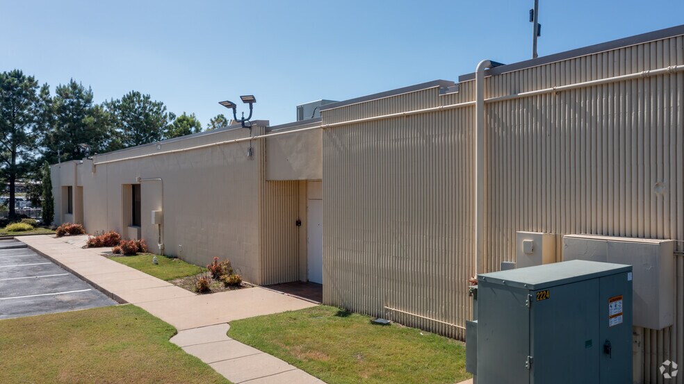 More Photos Of 796-800 E Charles Page Blvd, Sand Springs Medical For Lease