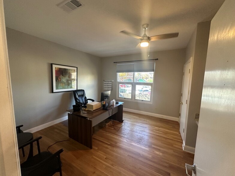 More Photos Of 4235 Cedar Springs Rd, Dallas Office For Sale
