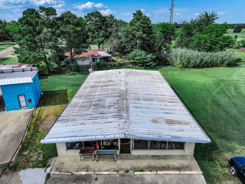 More Photos Of 604 Frisco St, Cumby Flex For Sale