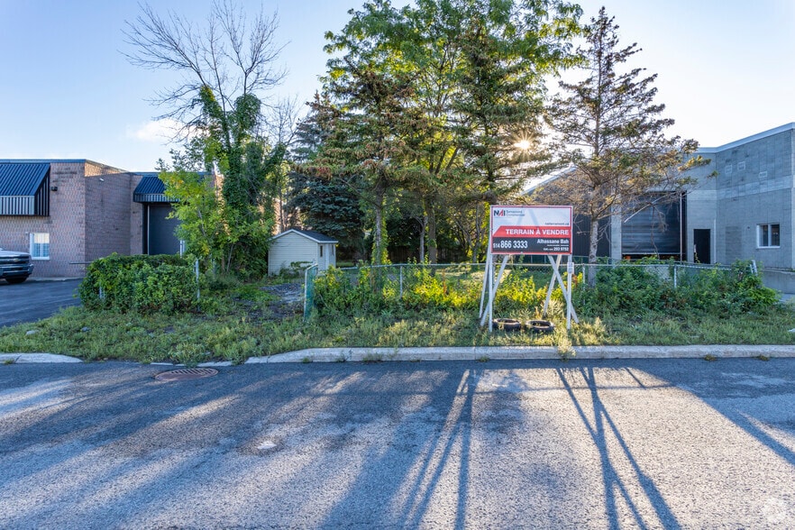 More Photos Of 50 Rue De La Pointe-Langlois, Laval Land For Lease