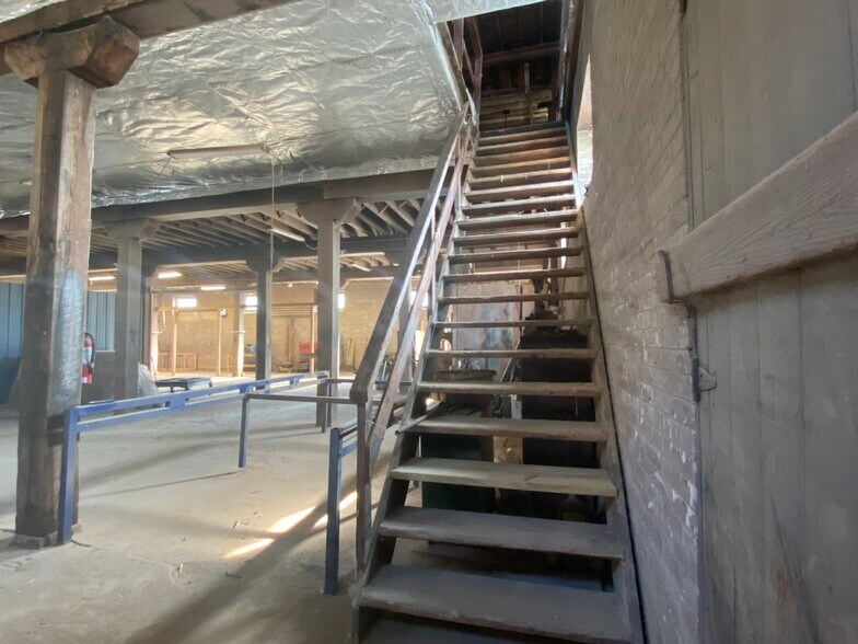 More Photos Of 260 W Stroud St, Randolph Warehouse For Sale