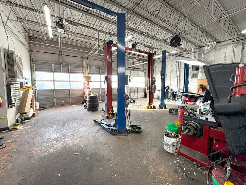 More Photos Of 1112 Speer Blvd, Denver Auto Repair For Lease