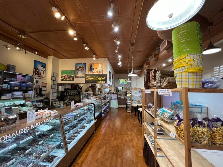 More Photos Of 344 New York Ave, Huntington Storefront For Lease