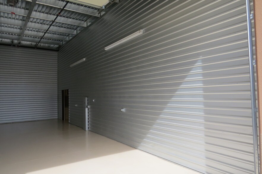 More Photos Of 291 E Ocotillo Rd, Chandler Warehouse For Sale