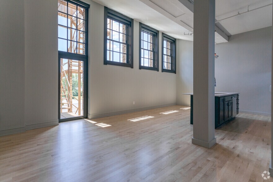 More Photos Of 215 N Webster Ave, Green Bay Apartments For Sale