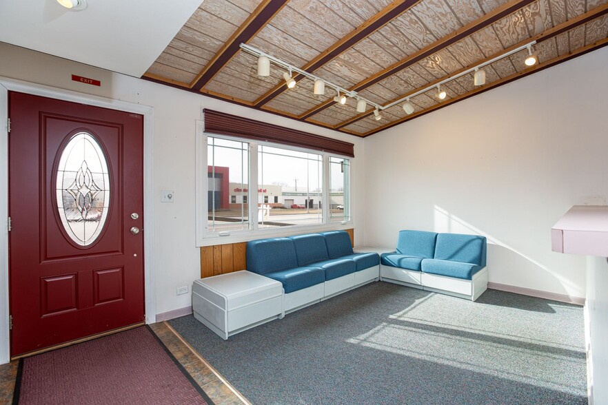 More Photos Of 1825 Roosevelt Rd, Wheaton Medical For Sale