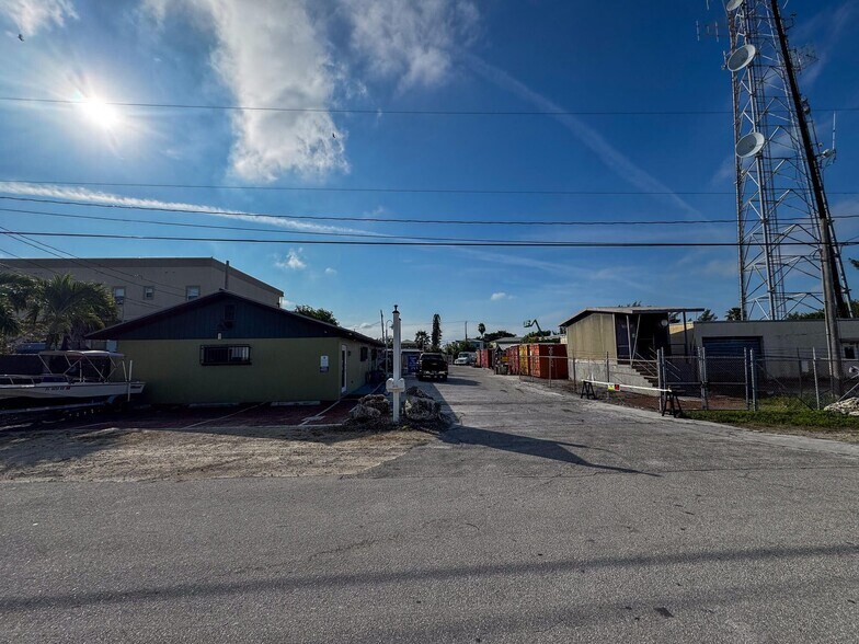 More Photos Of 5580 1st Ave, Key West Office For Sale