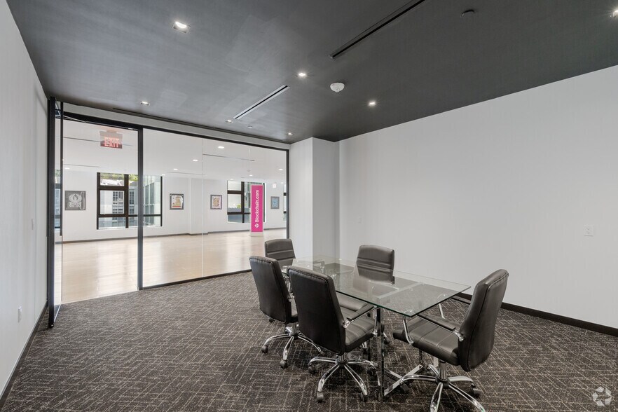 More Photos Of 218 NW 24th St, Miami Office Residential For Lease