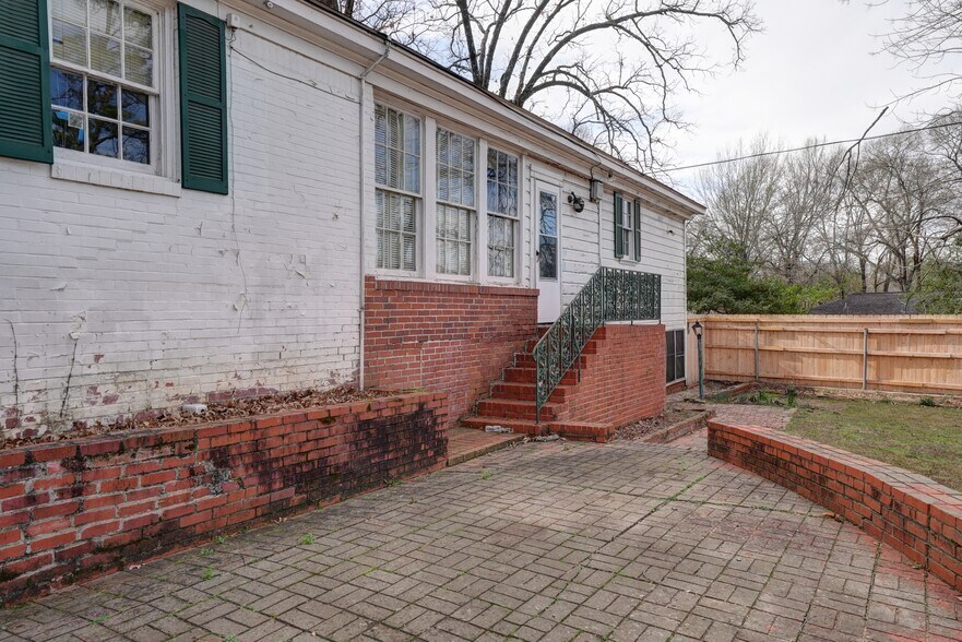 More Photos Of 12 Oak Hill Pl, Texarkana Office For Sale